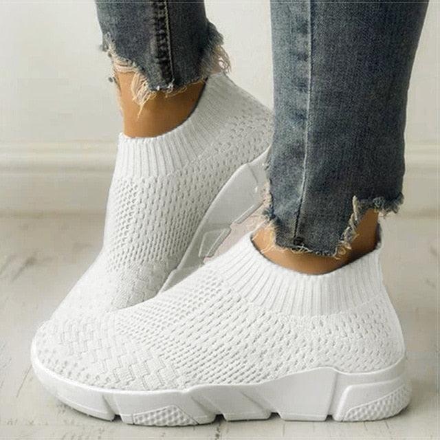 Baskets Blanches à Enfiler pour Femme Chaussures Vulcanisées Super Légères Chaussures de Marche Décontractées Respirantes pour Femme Chaussures de Course Légères Baskets de Sport en Maille Espadrilles Décontractées d'Entraînement