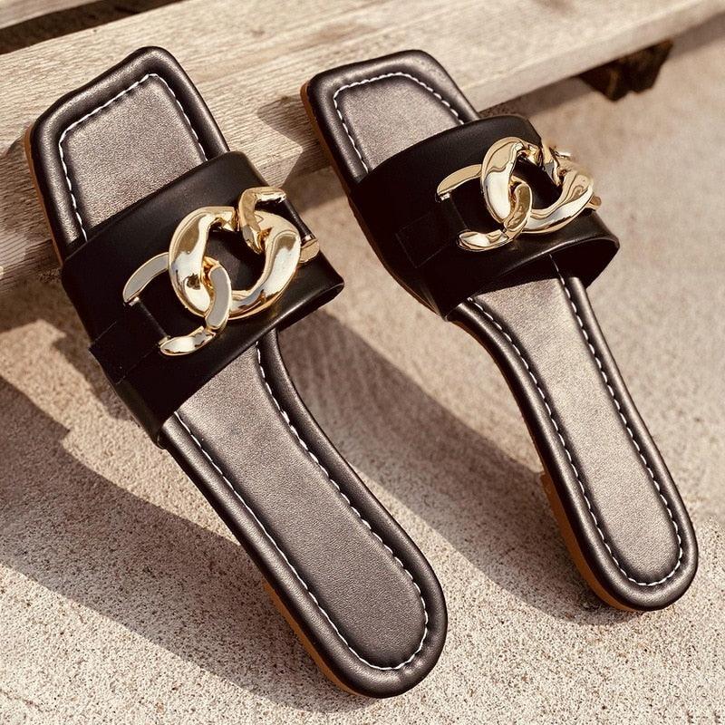 Pantoufles et sandales pour femmes avec chaîne dorée, bout fermé, talons plats, bout carré, chaussures décontractées à enfiler, tongs à talons épais, mules, bout ouvert, à enfiler, dos nu, talons hauts, sandales et pantoufles