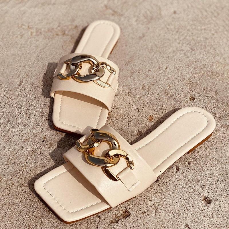 Pantoufles et sandales pour femmes avec chaîne dorée, bout fermé, talons plats, bout carré, chaussures décontractées à enfiler, tongs à talons épais, mules, bout ouvert, à enfiler, dos nu, talons hauts, sandales et pantoufles