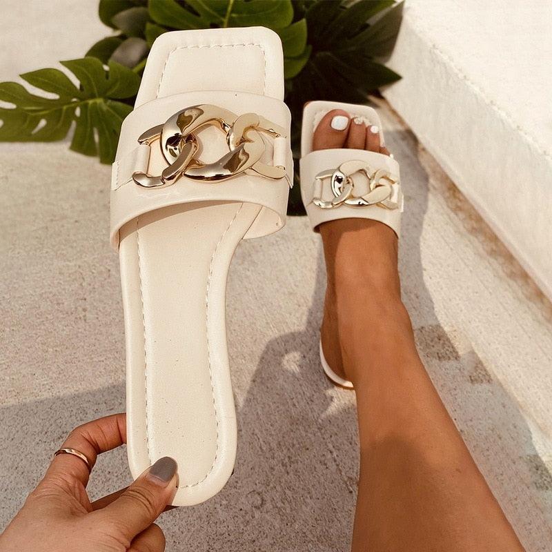 Pantoufles et sandales pour femmes avec chaîne dorée, bout fermé, talons plats, bout carré, chaussures décontractées à enfiler, tongs à talons épais, mules, bout ouvert, à enfiler, dos nu, talons hauts, sandales et pantoufles