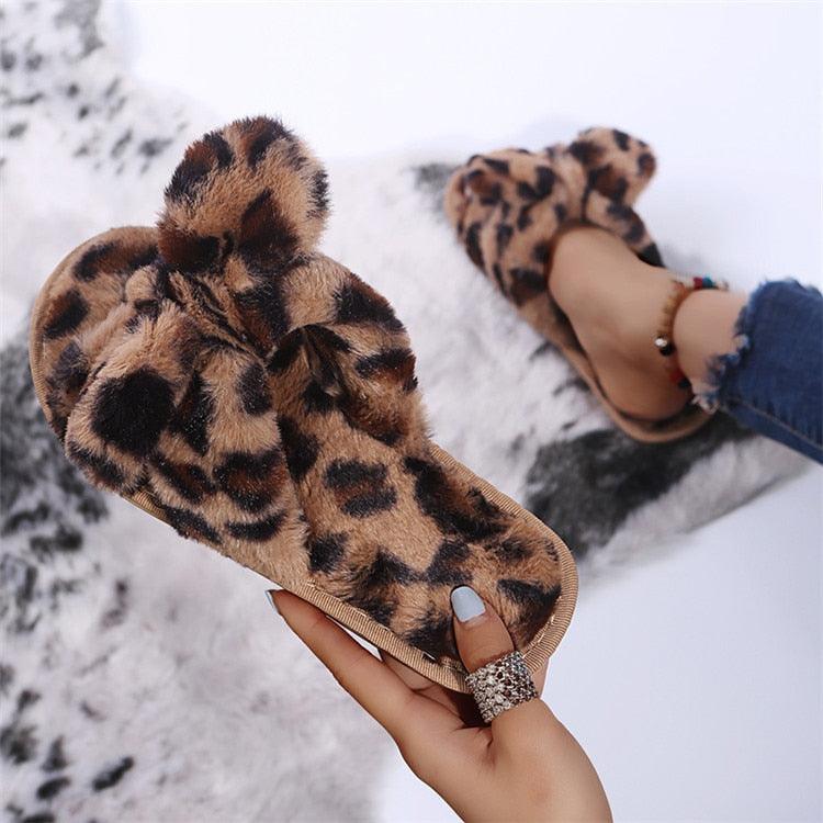 Chaussons d'hiver pour femmes, pantoufles d'intérieur en fausse fourrure, pantoufles à imprimé léopard avec nœud décoratif, pantoufles chaudes en fausse fourrure, pantoufles d'intérieur à bout ouvert pour filles