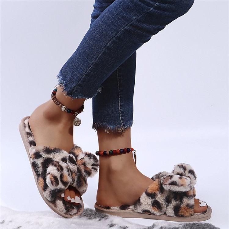 Chaussons d'hiver pour femmes, pantoufles d'intérieur en fausse fourrure, pantoufles à imprimé léopard avec nœud décoratif, pantoufles chaudes en fausse fourrure, pantoufles d'intérieur à bout ouvert pour filles