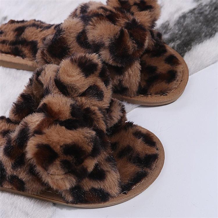 Chaussons d'hiver pour femmes, pantoufles d'intérieur en fausse fourrure, pantoufles à imprimé léopard avec nœud décoratif, pantoufles chaudes en fausse fourrure, pantoufles d'intérieur à bout ouvert pour filles