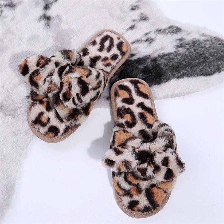 Chaussons d'hiver pour femmes, pantoufles d'intérieur en fausse fourrure, pantoufles à imprimé léopard avec nœud décoratif, pantoufles chaudes en fausse fourrure, pantoufles d'intérieur à bout ouvert pour filles