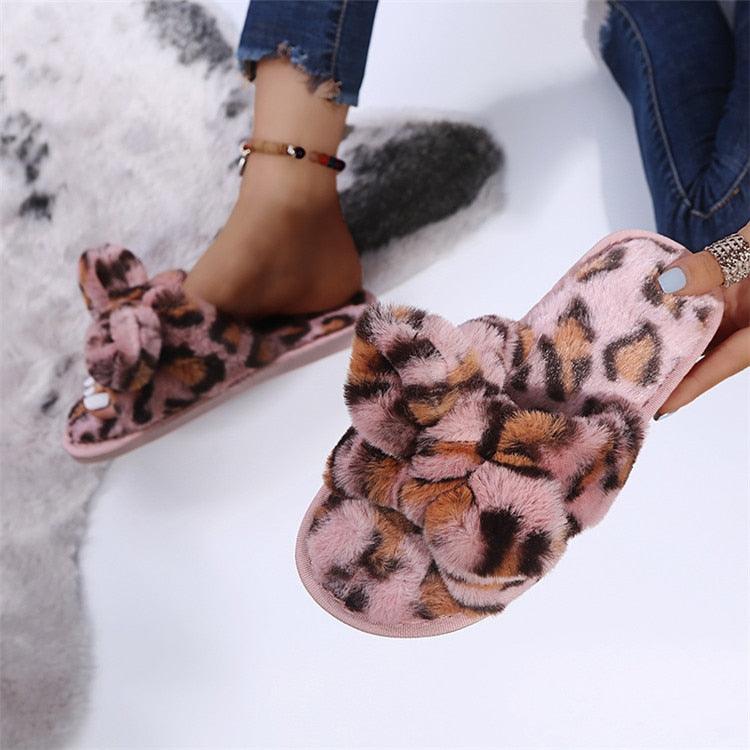 Chaussons d'hiver pour femmes, pantoufles d'intérieur en fausse fourrure, pantoufles à imprimé léopard avec nœud décoratif, pantoufles chaudes en fausse fourrure, pantoufles d'intérieur à bout ouvert pour filles