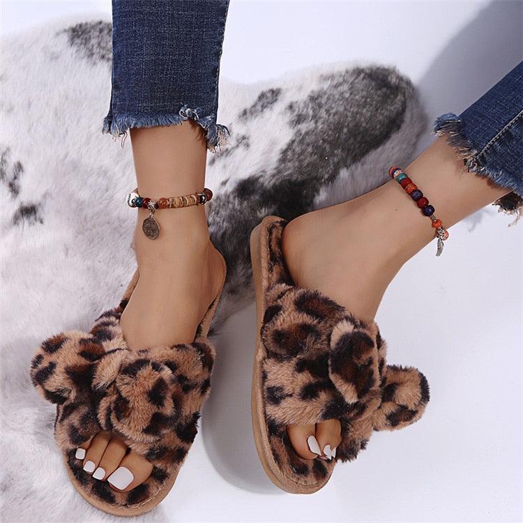 Chaussons d'hiver pour femmes, pantoufles d'intérieur en fausse fourrure, pantoufles à imprimé léopard avec nœud décoratif, pantoufles chaudes en fausse fourrure, pantoufles d'intérieur à bout ouvert pour filles