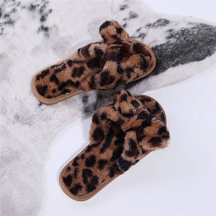 Chaussons d'hiver pour femmes, pantoufles d'intérieur en fausse fourrure, pantoufles à imprimé léopard avec nœud décoratif, pantoufles chaudes en fausse fourrure, pantoufles d'intérieur à bout ouvert pour filles