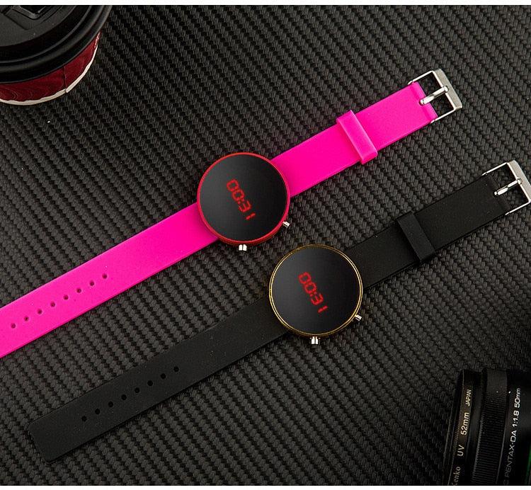 Montres LED Sportives Décontractées pour Femmes Montres Digitales Hommes Enfants Montre-Bracelet en Silicone Armée Militaire Montre Digitale Grand Cadran Sport Militaire Montres Unisexe pour Hommes Femmes Écran LED Décontractée Lumineuse Chronomètre