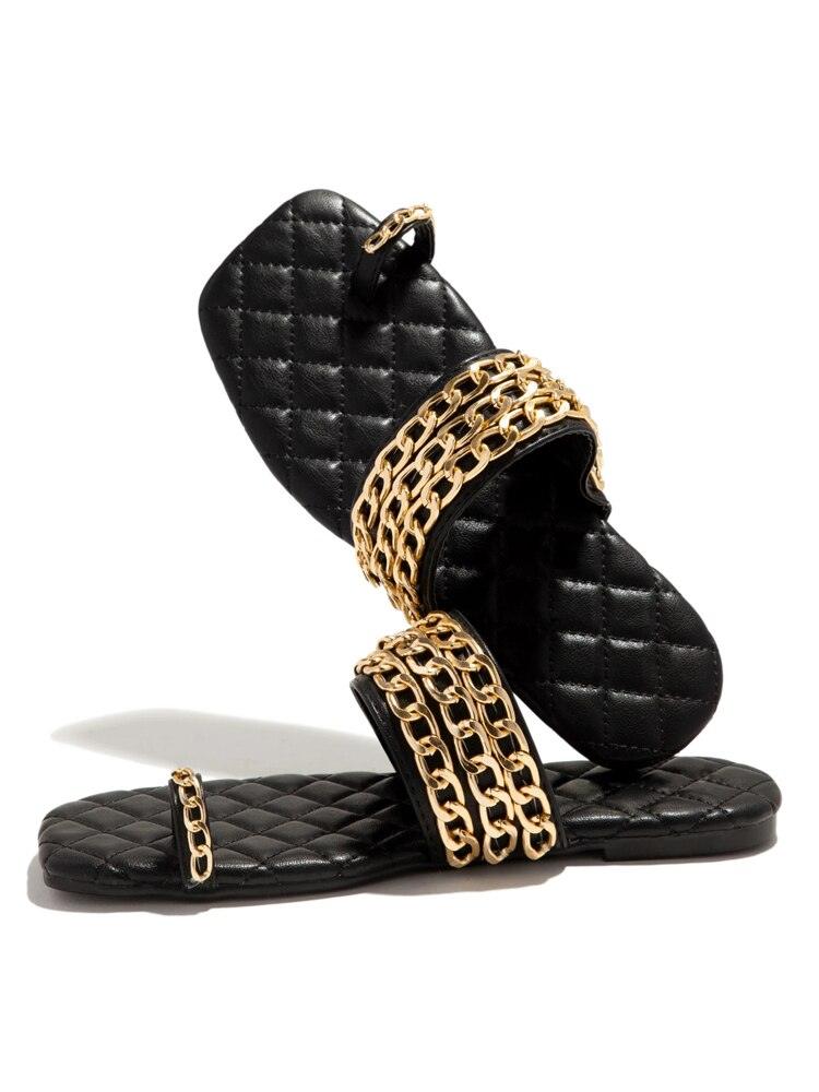 Sandales d'été tissées pour femmes, décoratives avec chaîne, tongs décontractées d'extérieur, talons carrés, pantoufles, chaîne en métal, élastique, élégantes, plates, décontractées, pour la plage