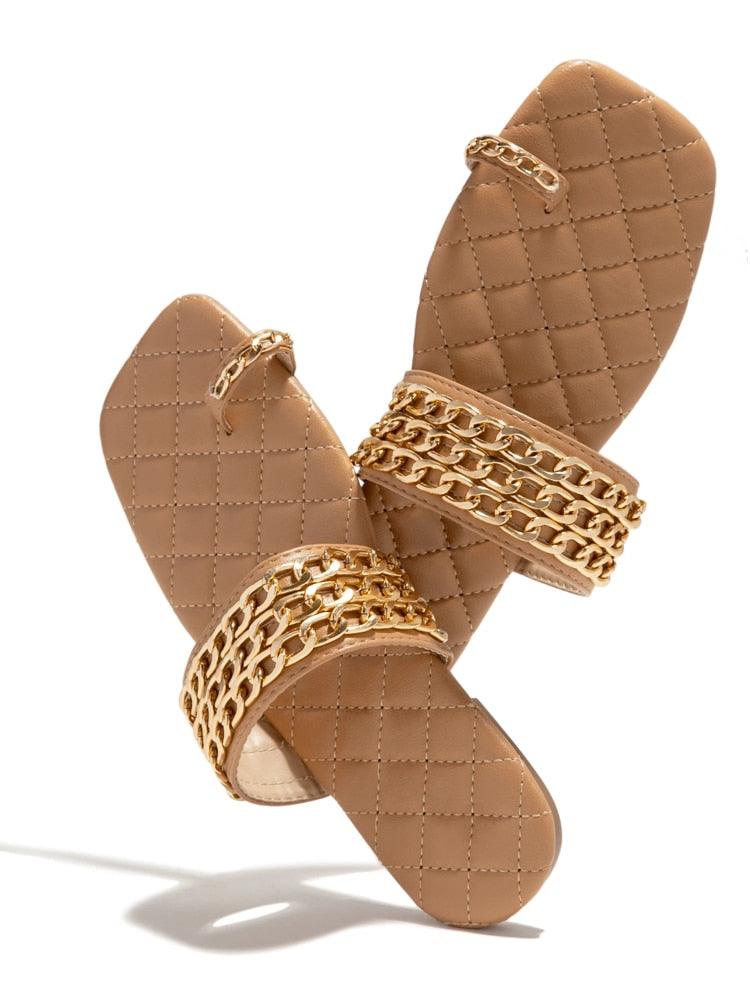 Sandales d'été tissées pour femmes, décoratives avec chaîne, tongs décontractées d'extérieur, talons carrés, pantoufles, chaîne en métal, élastique, élégantes, plates, décontractées, pour la plage