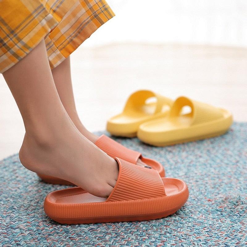 Chaussons épais à plateforme pour femmes, mode d'été, semelle souple en EVA, sandales de plage, chaussures de maison douces à bout ouvert, antidérapantes, pour la douche, le spa, la piscine, la salle de sport, pour l'intérieur et l'extérieur