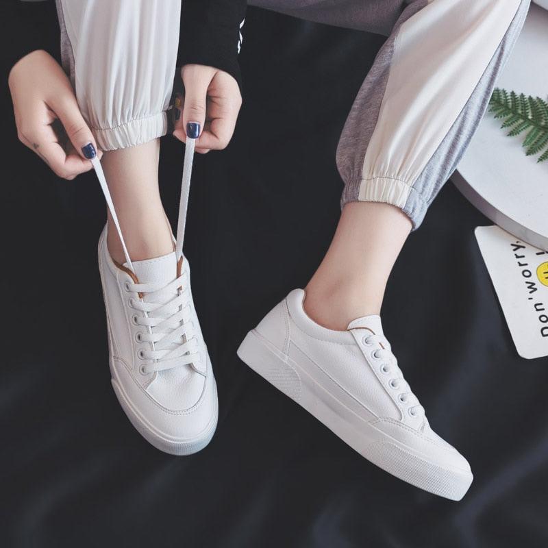 Baskets Blanches pour Femmes, Tendance Printemps, Décontractées, Sportives, à Plateforme Blanche Confortable, Ultra Légères, Antidérapantes, pour la Marche