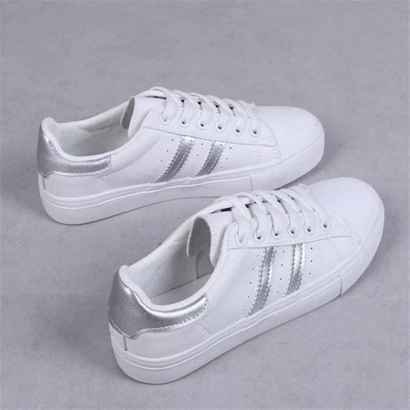 Chaussures décontractées blanches pour femmes Baskets décontractées plates pour femmes Chaussures vulcanisées respirantes pour filles Baskets confortables en cuir écologique à lacets de style décontracté blanc Baskets de rue