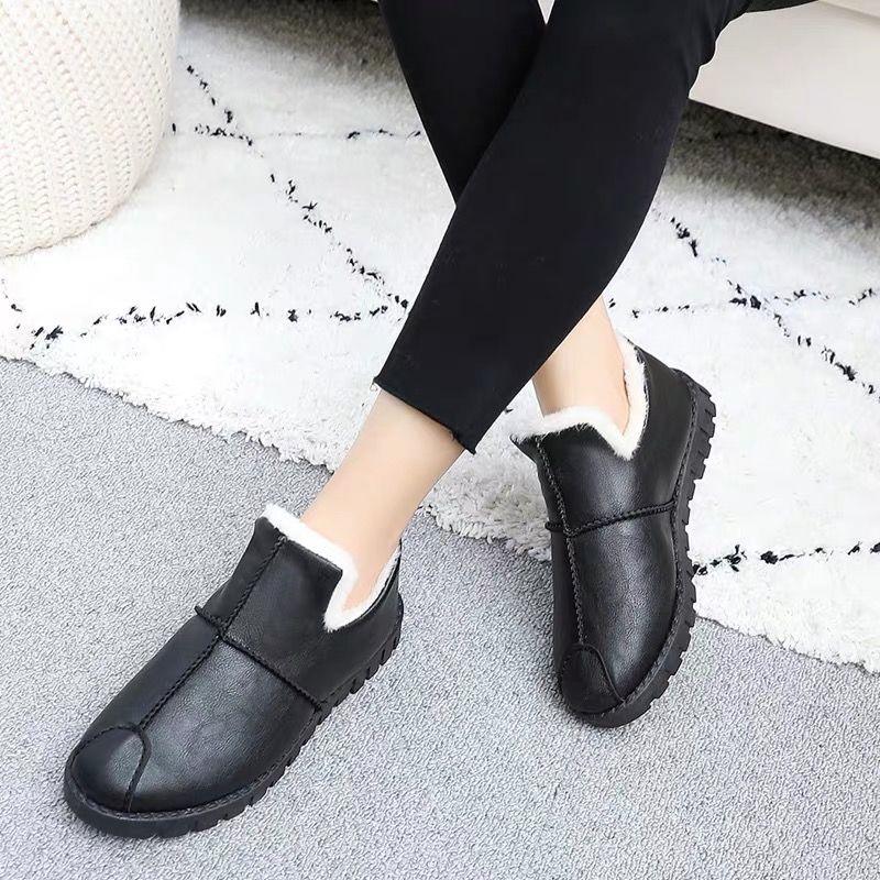 Chaussures d'hiver chaudes de luxe pour femmes Imperméables en peluche et cuir Chaussures en coton pour la maison Quotidien Antidérapantes Semelle souple Doublure en peluche Bottines fourrées chaudes à lacets Plateforme plate Élégantes Confortables Noires