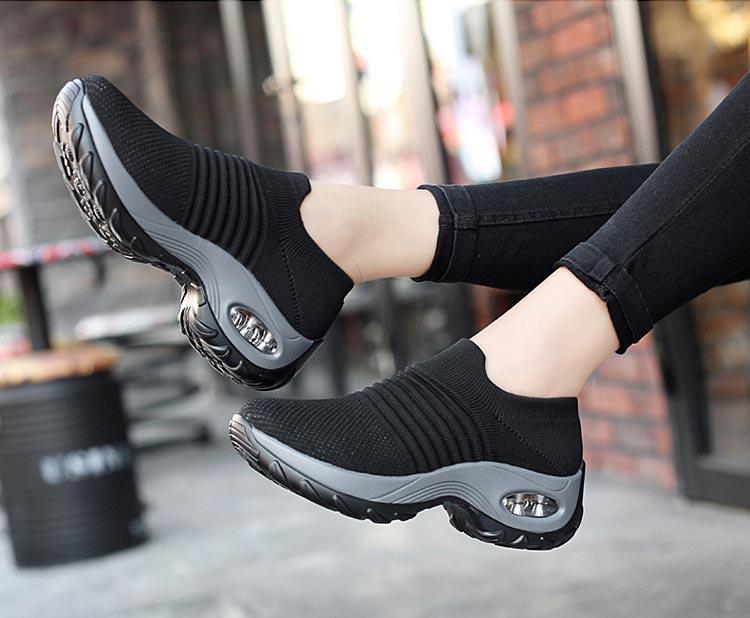 Baskets respirantes pour femmes Nouvelles chaussures en maille pour femmes Chaussures décontractées à coussin d'air à enfiler Chaussures de marche légères en maille respirante Athlétiques Chaussures de course Baskets chaussettes mode à enfiler