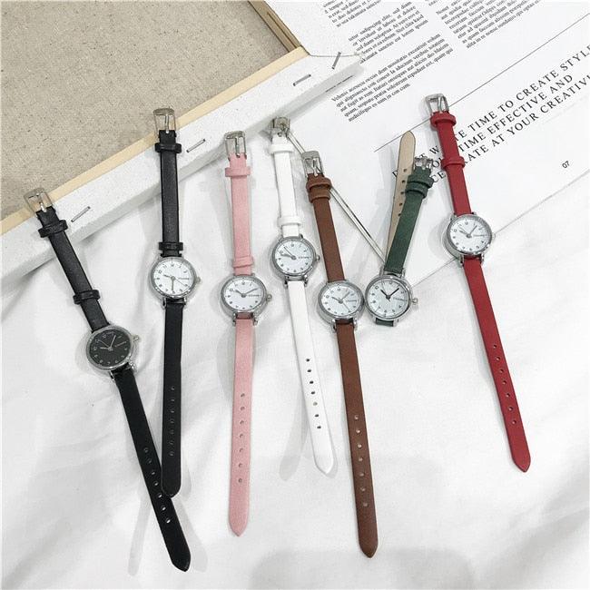 Montre-bracelet blanche pour femme, petit cadran, à quartz, avec bracelet en cuir, simple et élégante, mini montres analogiques ultra-fines pour filles et étudiantes