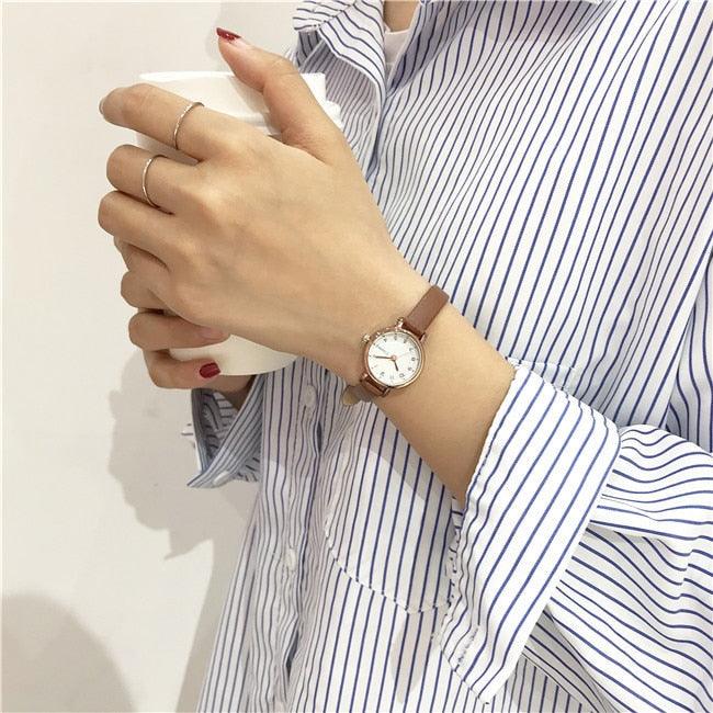 Montre-bracelet blanche pour femme, petit cadran, à quartz, avec bracelet en cuir, simple et élégante, mini montres analogiques ultra-fines pour filles et étudiantes