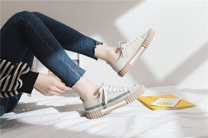 Nouvelles Baskets Décontractées en Toile pour Femme - Collection Printemps, Chaussures Plates Vulcanisées Rayées Tendance, Baskets Basses en Toile, Modèle Confortable Facile à Enfiler