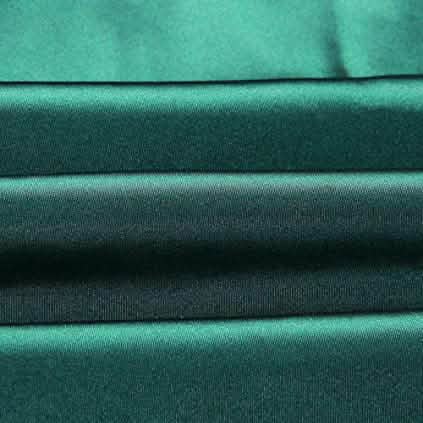 Robe longue satinée à fines bretelles pour femme