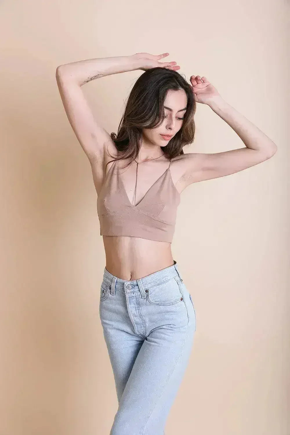 Haut court plongeant à col en Y - Confort extensible | Femstylo